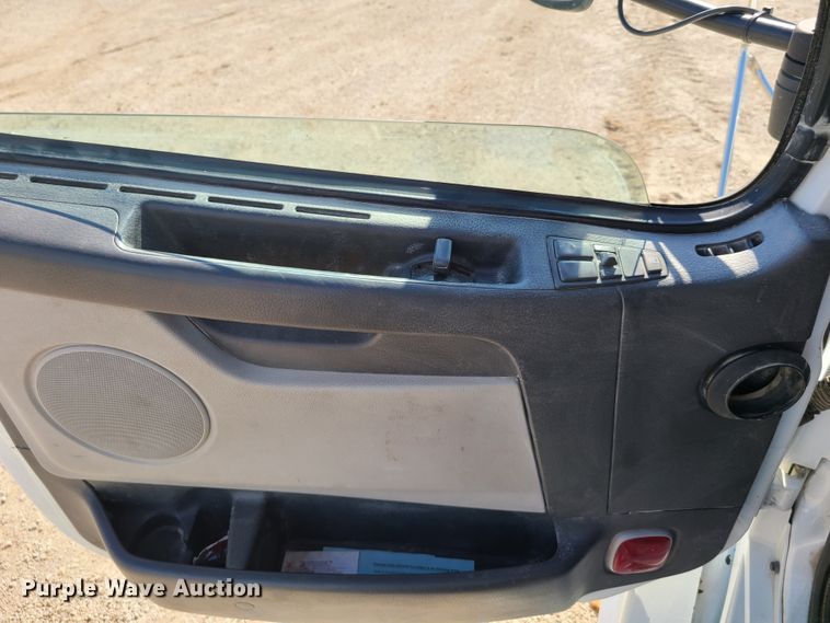 image for item GT9049 2004 Volvo VN  semi truck