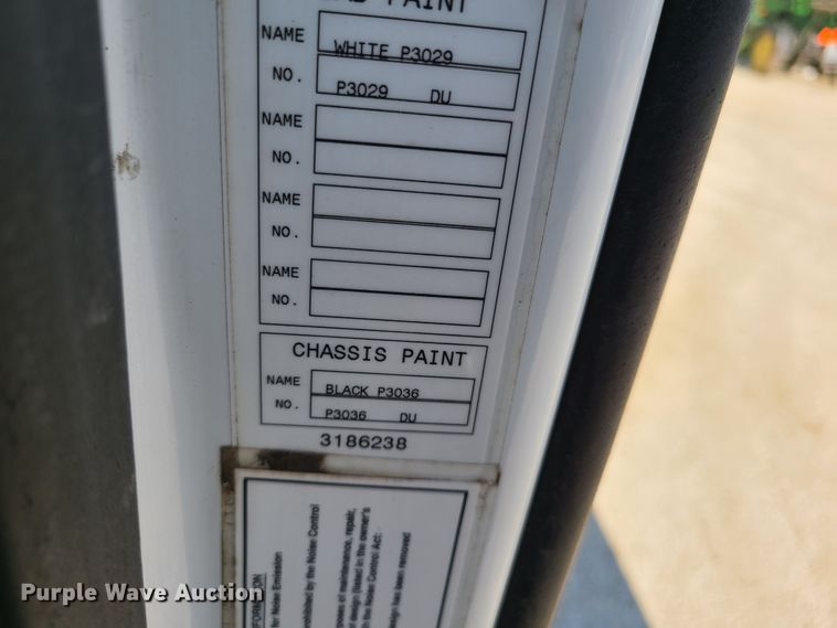 image for item GT9049 2004 Volvo VN  semi truck