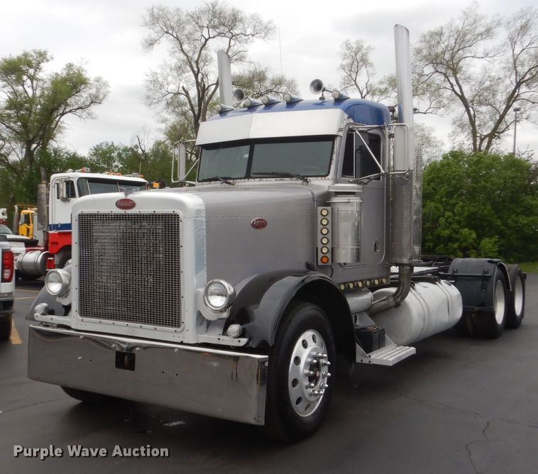 image for item GW9963 2000 Peterbilt 377  semi truck