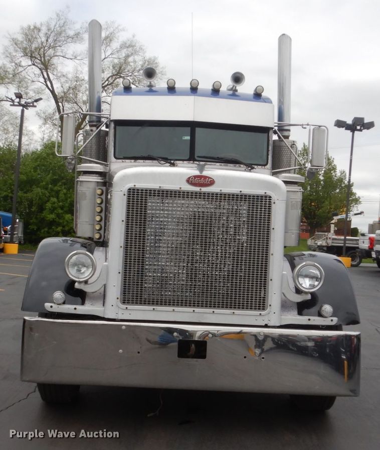 image for item GW9963 2000 Peterbilt 377  semi truck