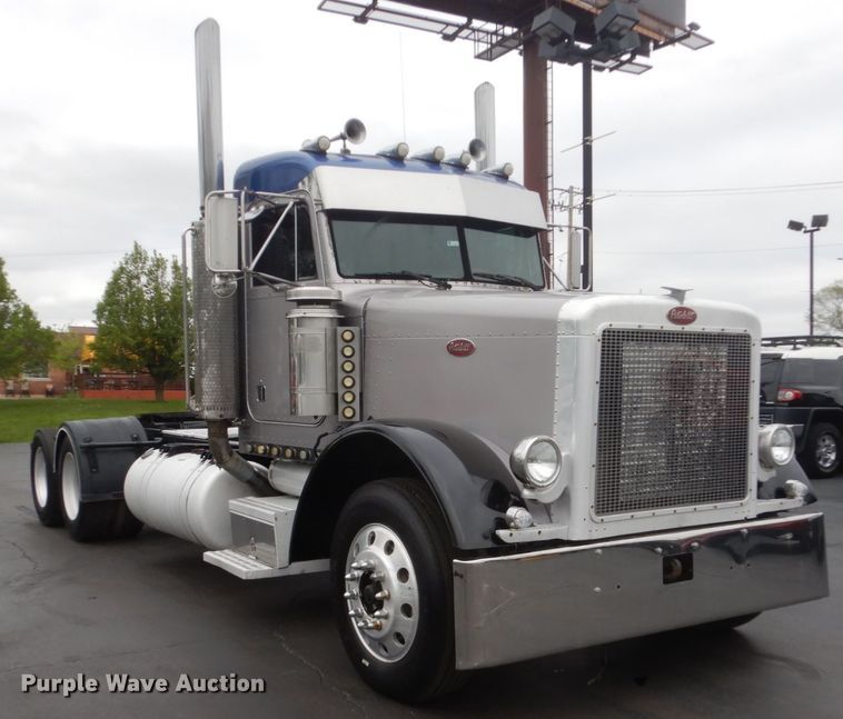 image for item GW9963 2000 Peterbilt 377  semi truck