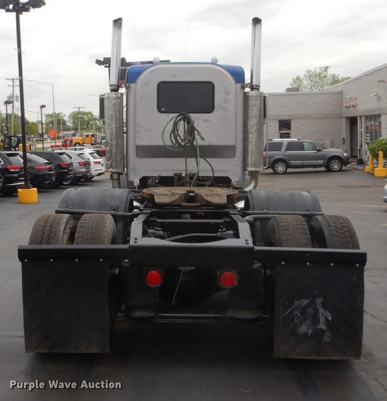 image for item GW9963 2000 Peterbilt 377  semi truck