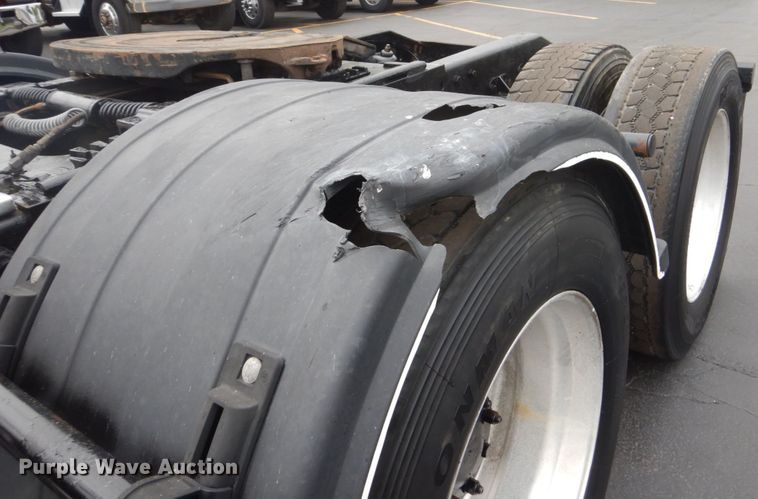 image for item GW9963 2000 Peterbilt 377  semi truck