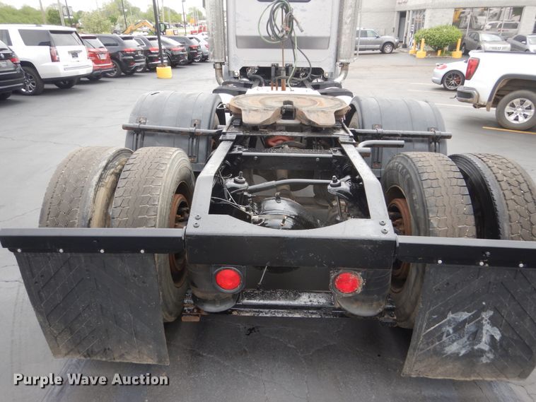 image for item GW9963 2000 Peterbilt 377  semi truck