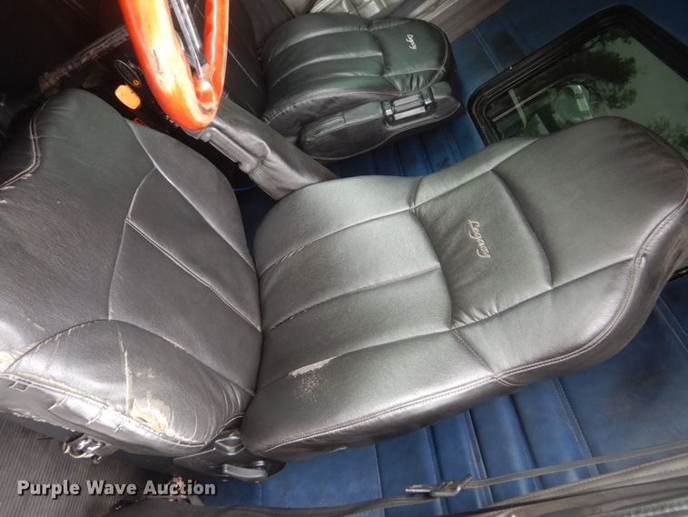 image for item GW9963 2000 Peterbilt 377  semi truck