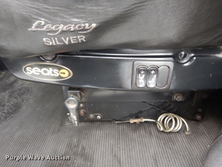 image for item GW9963 2000 Peterbilt 377  semi truck