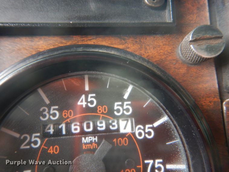 image for item GW9963 2000 Peterbilt 377  semi truck