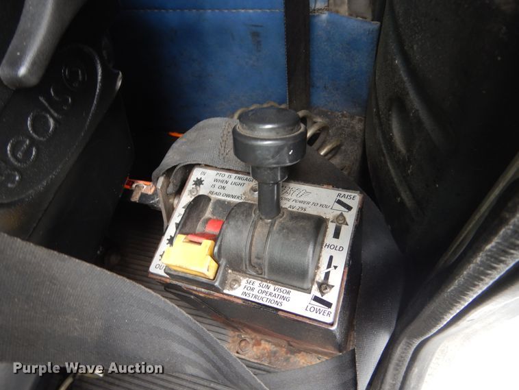 image for item GW9963 2000 Peterbilt 377  semi truck