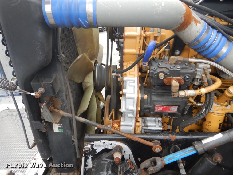 image for item GW9963 2000 Peterbilt 377  semi truck