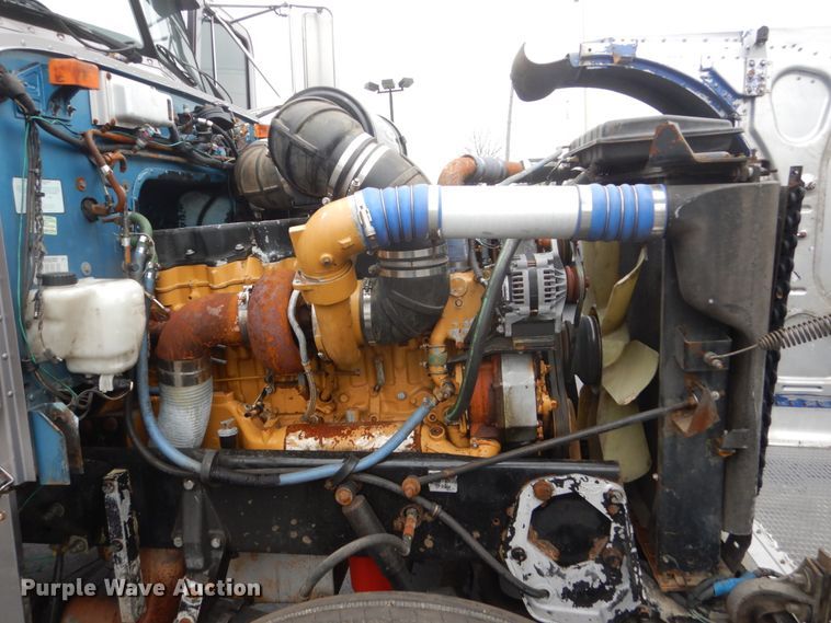 image for item GW9963 2000 Peterbilt 377  semi truck