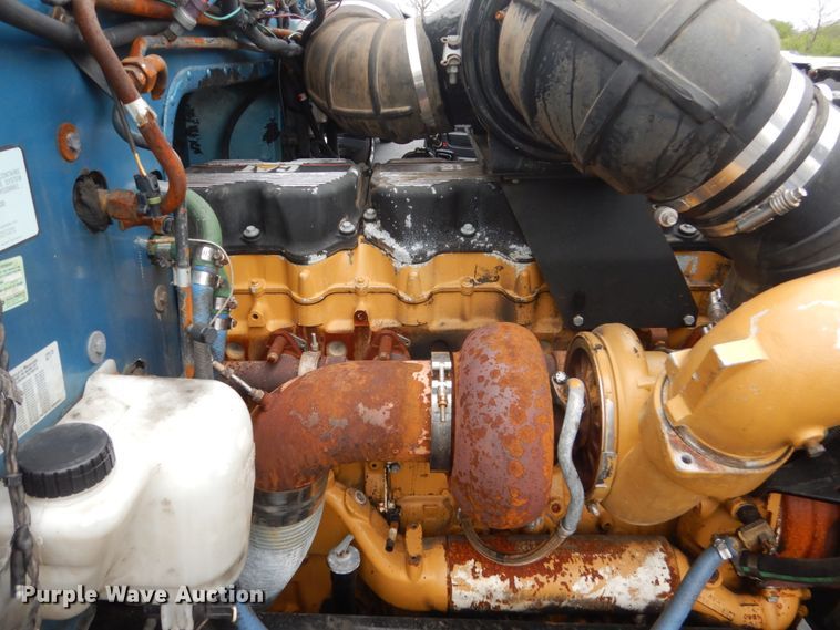 image for item GW9963 2000 Peterbilt 377  semi truck