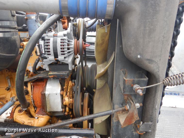 image for item GW9963 2000 Peterbilt 377  semi truck