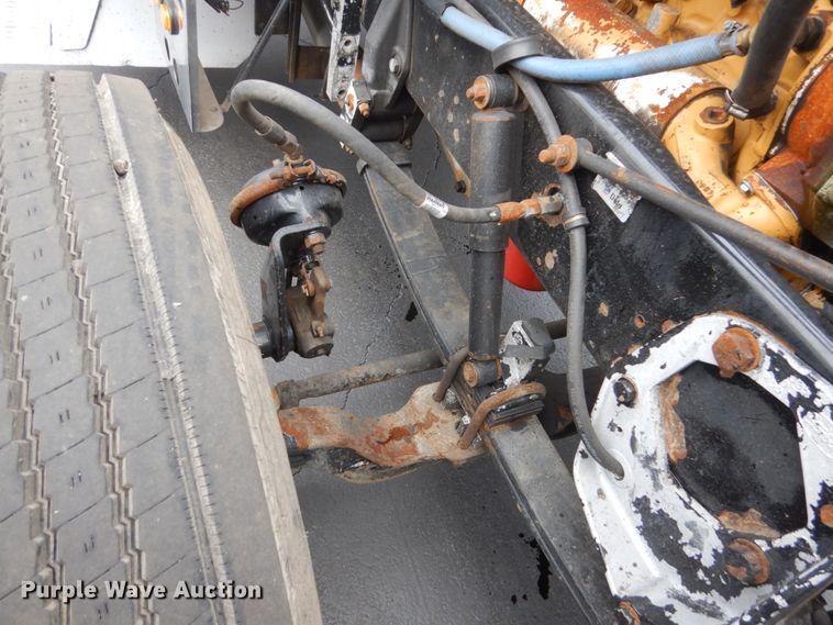 image for item GW9963 2000 Peterbilt 377  semi truck