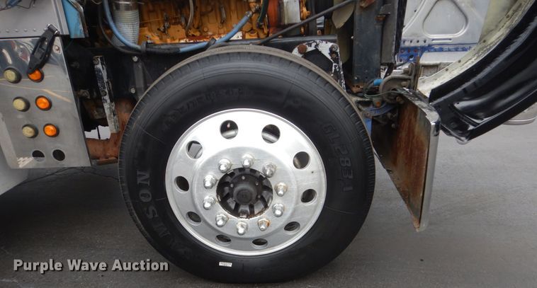 image for item GW9963 2000 Peterbilt 377  semi truck