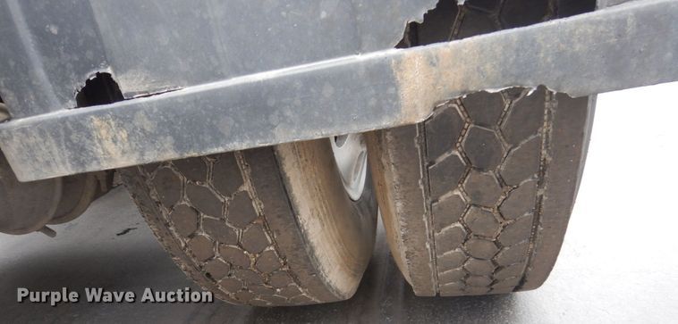 image for item GW9963 2000 Peterbilt 377  semi truck