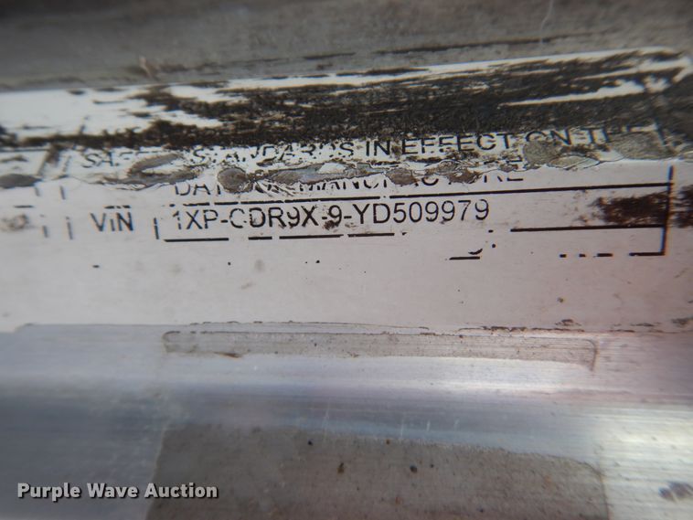 image for item GW9963 2000 Peterbilt 377  semi truck