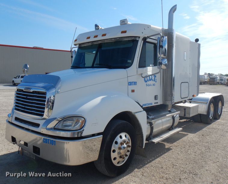 image for item HG9003 2006 Freightliner Columbia  semi truck