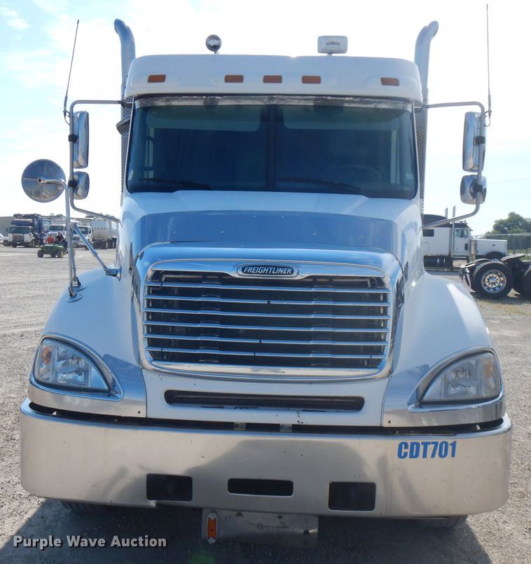 image for item HG9003 2006 Freightliner Columbia  semi truck