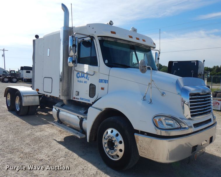 image for item HG9003 2006 Freightliner Columbia  semi truck