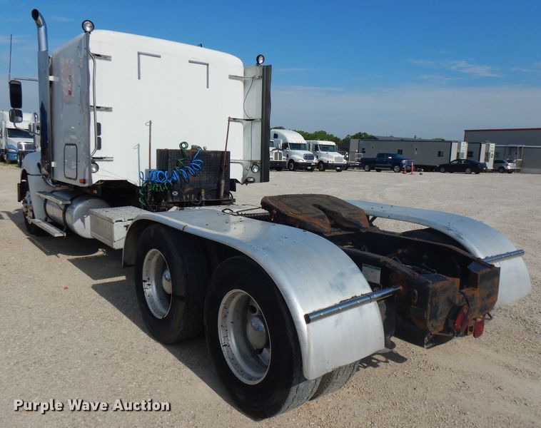 image for item HG9003 2006 Freightliner Columbia  semi truck