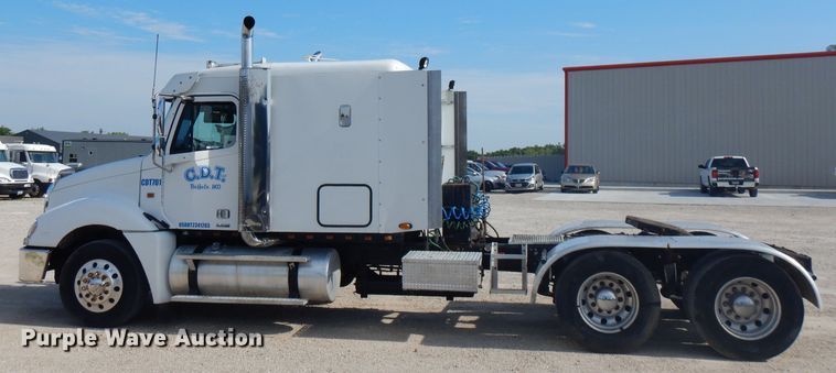 image for item HG9003 2006 Freightliner Columbia  semi truck