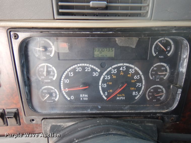 image for item HG9003 2006 Freightliner Columbia  semi truck