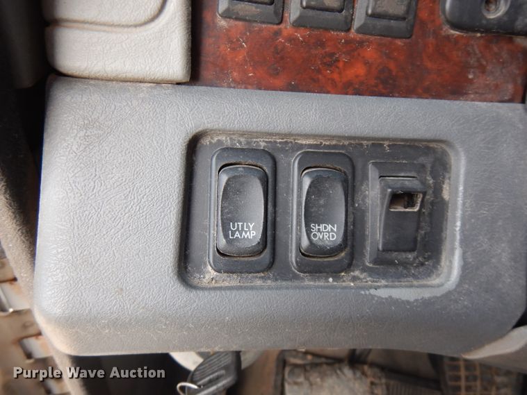 image for item HG9003 2006 Freightliner Columbia  semi truck