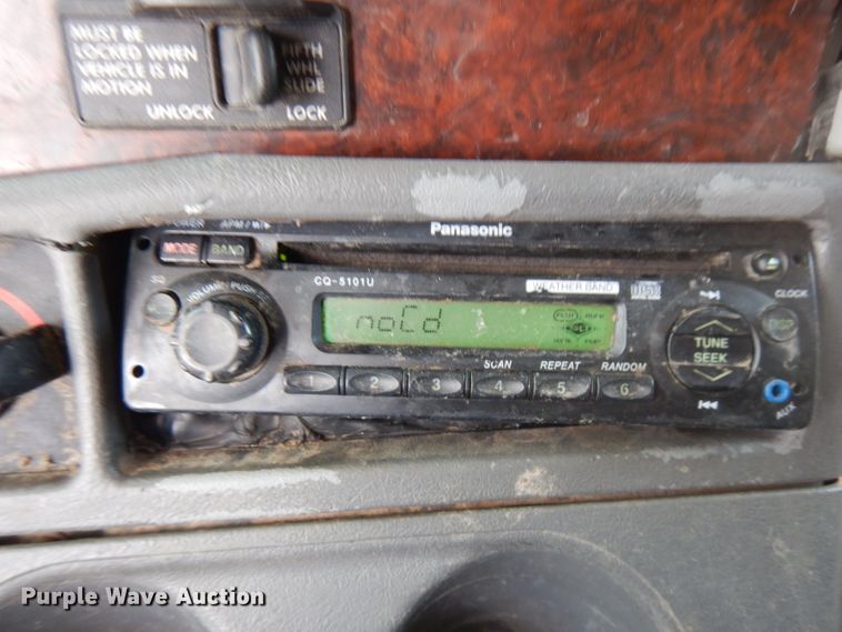 image for item HG9003 2006 Freightliner Columbia  semi truck