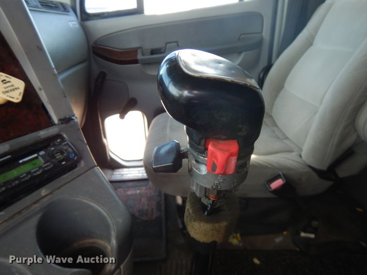 image for item HG9003 2006 Freightliner Columbia  semi truck