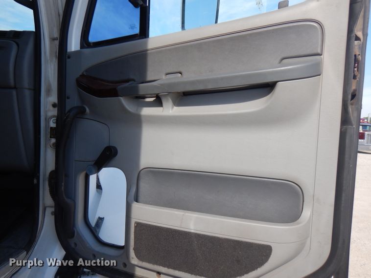 image for item HG9003 2006 Freightliner Columbia  semi truck