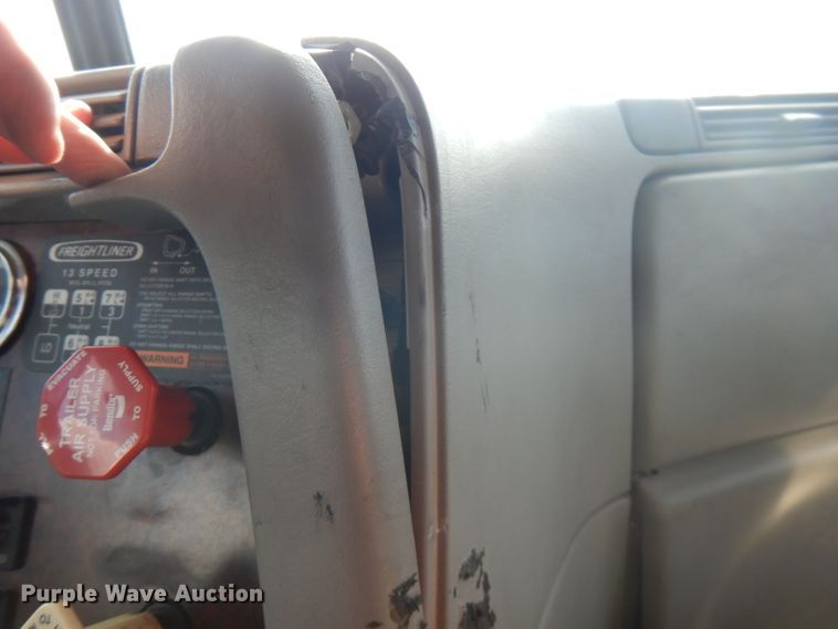 image for item HG9003 2006 Freightliner Columbia  semi truck