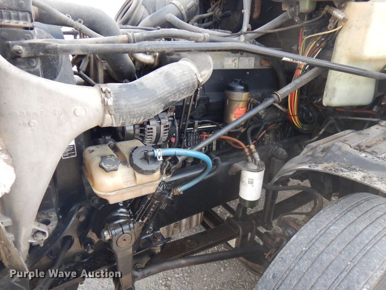 image for item HG9003 2006 Freightliner Columbia  semi truck