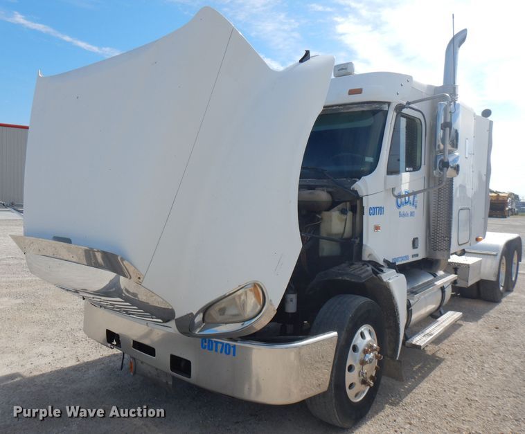 image for item HG9003 2006 Freightliner Columbia  semi truck