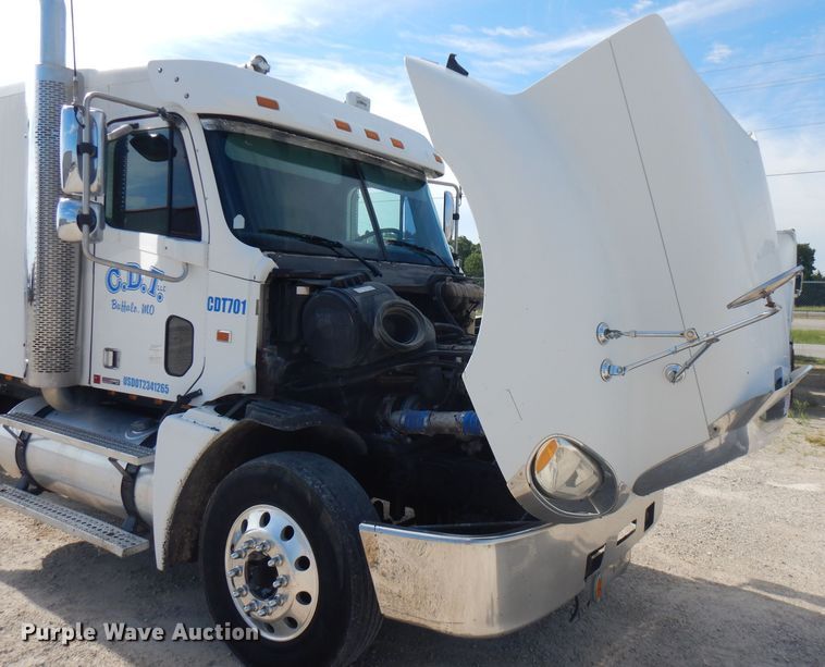 image for item HG9003 2006 Freightliner Columbia  semi truck