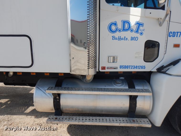 image for item HG9003 2006 Freightliner Columbia  semi truck