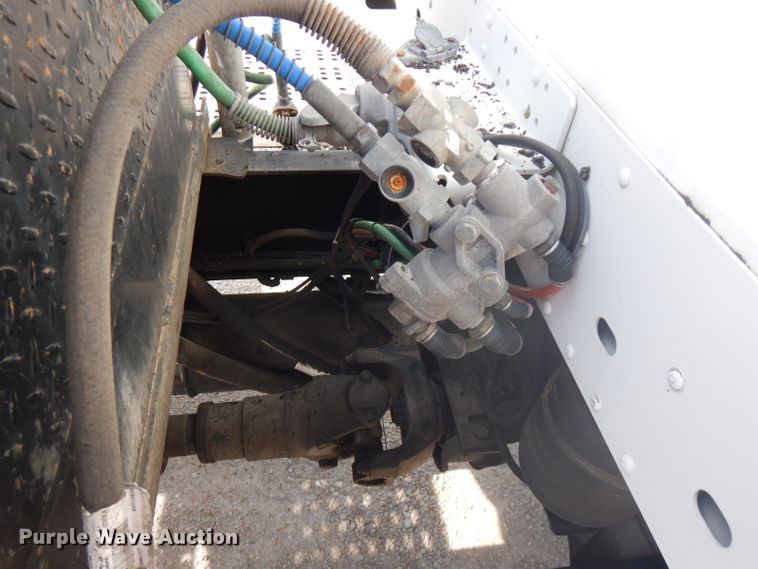 image for item HG9003 2006 Freightliner Columbia  semi truck