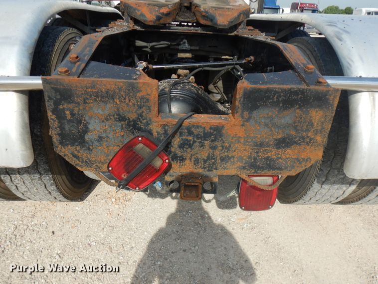 image for item HG9003 2006 Freightliner Columbia  semi truck