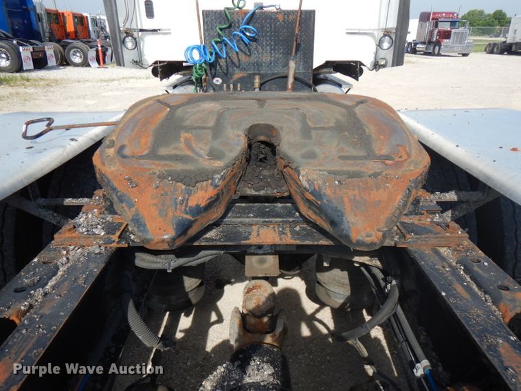 image for item HG9003 2006 Freightliner Columbia  semi truck