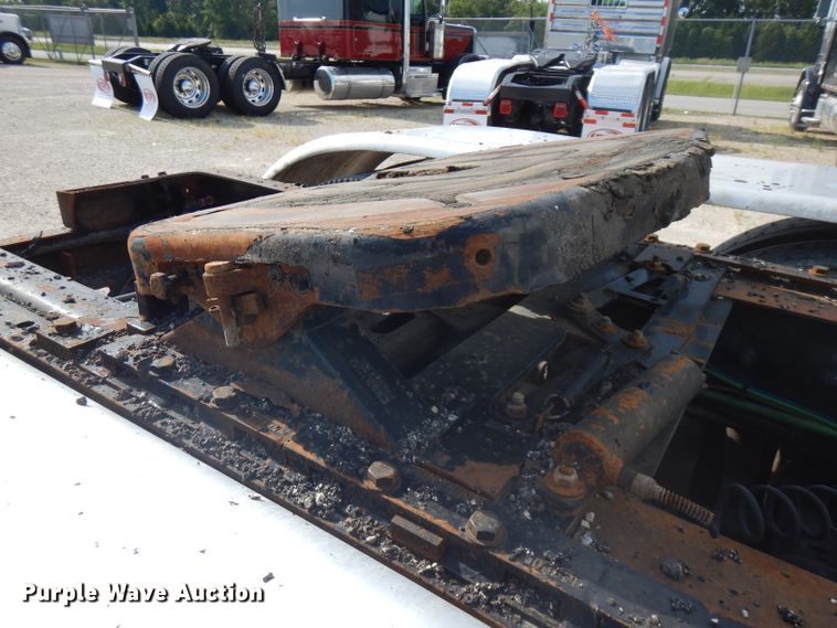 image for item HG9003 2006 Freightliner Columbia  semi truck