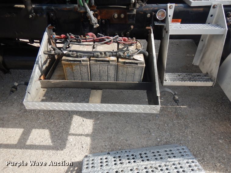 image for item HG9003 2006 Freightliner Columbia  semi truck