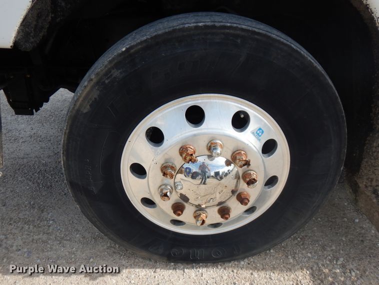 image for item HG9003 2006 Freightliner Columbia  semi truck