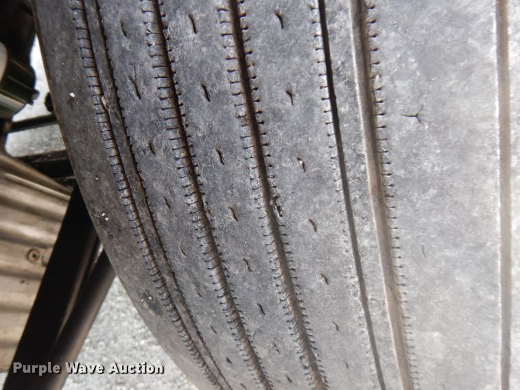 image for item HG9003 2006 Freightliner Columbia  semi truck