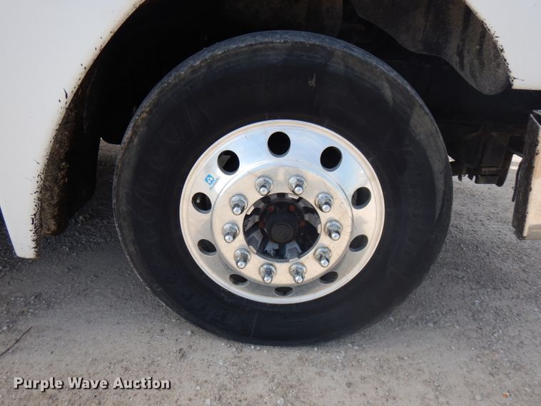 image for item HG9003 2006 Freightliner Columbia  semi truck