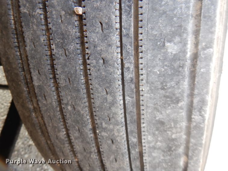 image for item HG9003 2006 Freightliner Columbia  semi truck