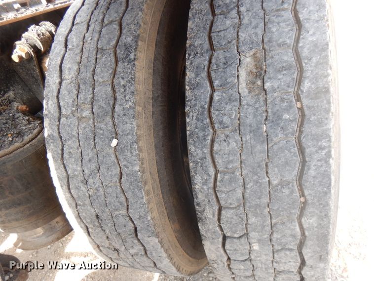 image for item HG9003 2006 Freightliner Columbia  semi truck