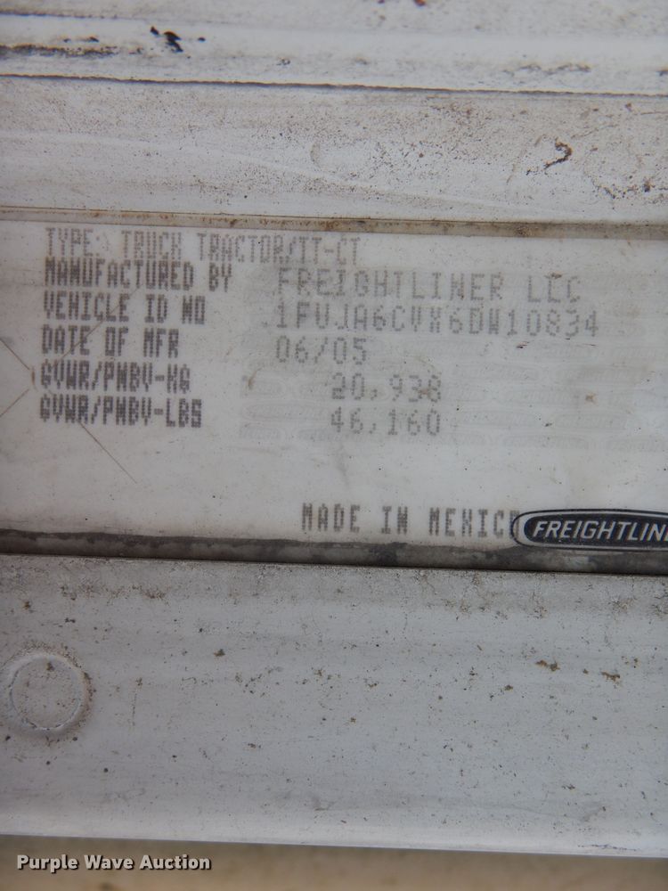 image for item HG9003 2006 Freightliner Columbia  semi truck