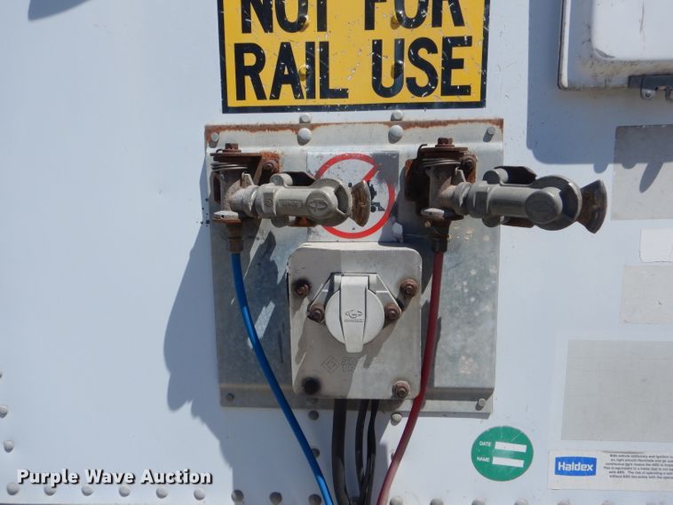 image for item HM9523 2002 Wabash dry van trailer