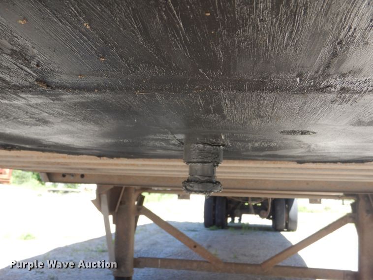 image for item HM9523 2002 Wabash dry van trailer