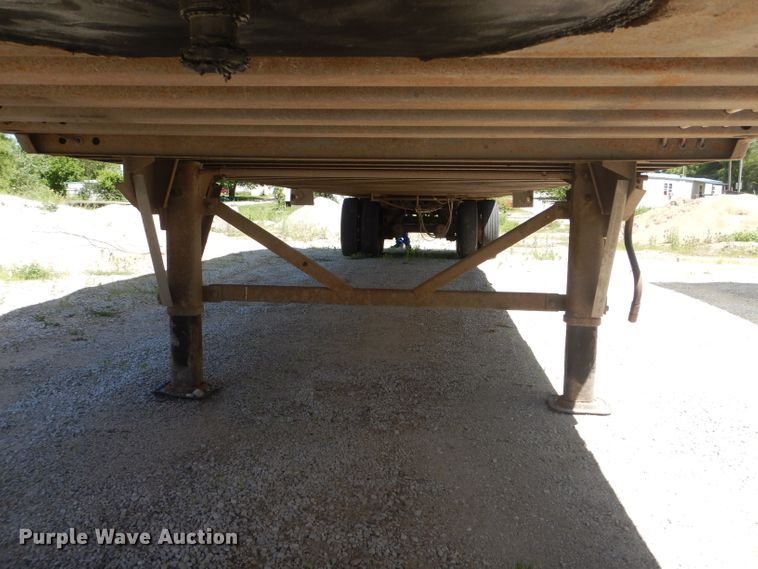 image for item HM9523 2002 Wabash dry van trailer