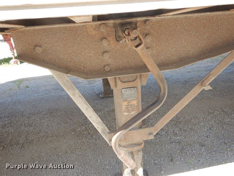 image for item HM9523 2002 Wabash dry van trailer